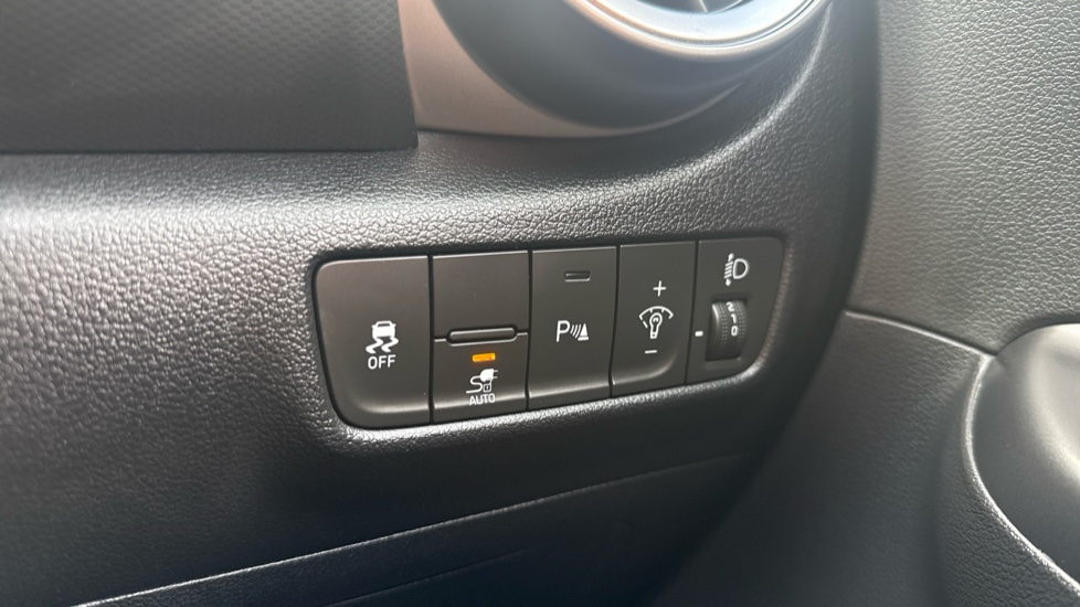 Hyundai KONA 100kW Premium 39kWh 5dr Auto Electric Hatchback - Image 36