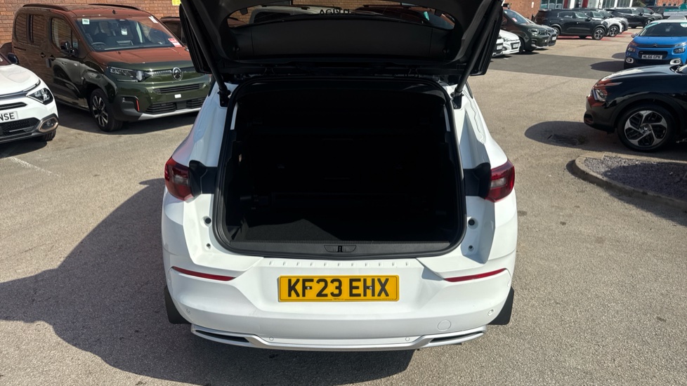 Vauxhall Grandland 1.5 Turbo D Ultimate 5dr Auto Diesel Hatchback - Image 4
