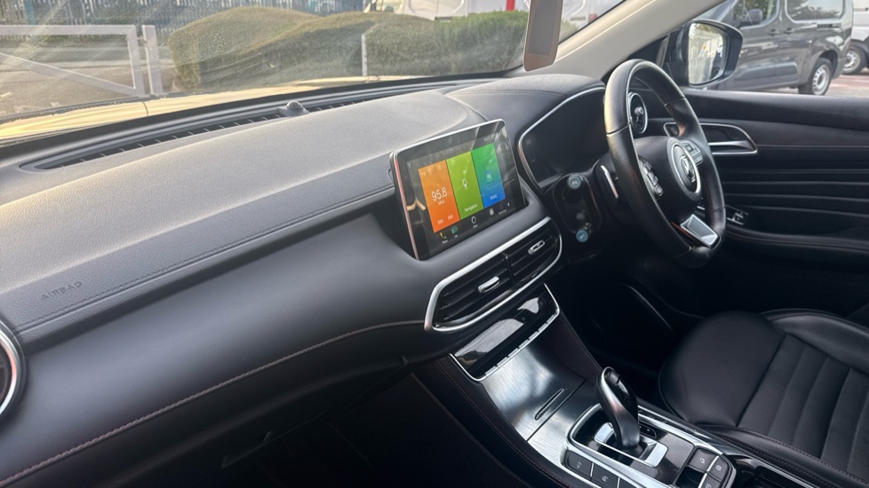 MG HS 1.5 T-GDI Exclusive 5dr DCT Petrol Hatchback - Image 9