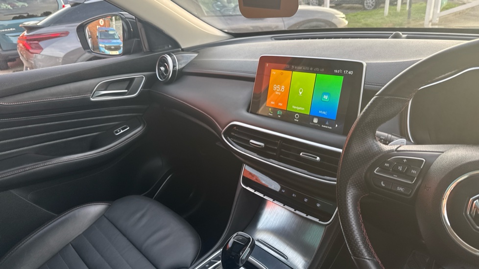 MG HS 1.5 T-GDI Exclusive 5dr DCT Petrol Hatchback - Image 14