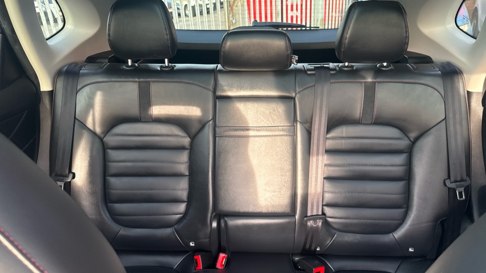 MG HS 1.5 T-GDI Exclusive 5dr DCT Petrol Hatchback - Image 15