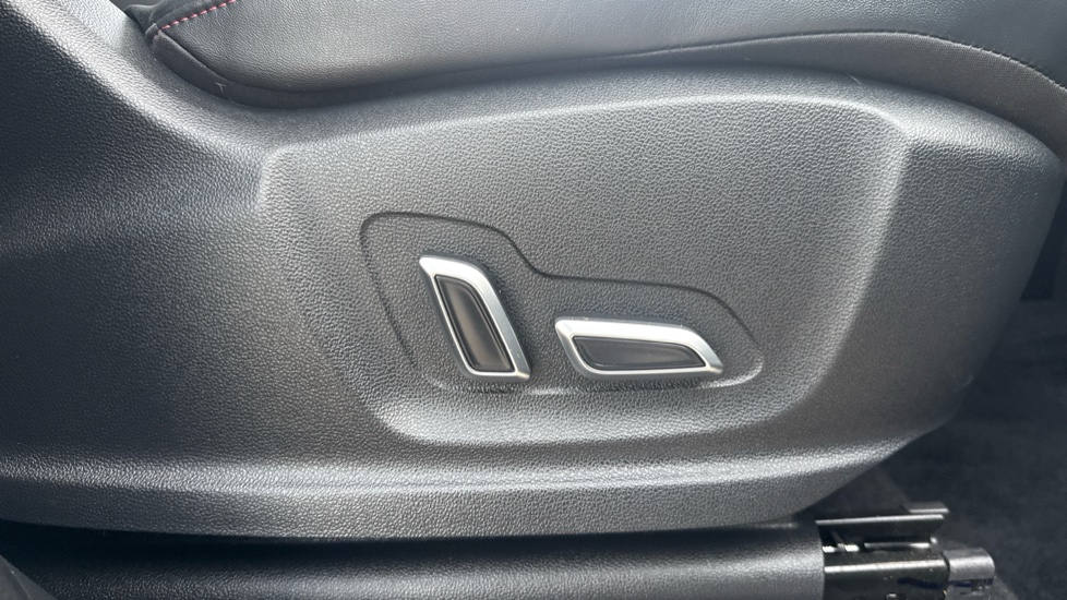 MG HS 1.5 T-GDI Exclusive 5dr DCT Petrol Hatchback - Image 23