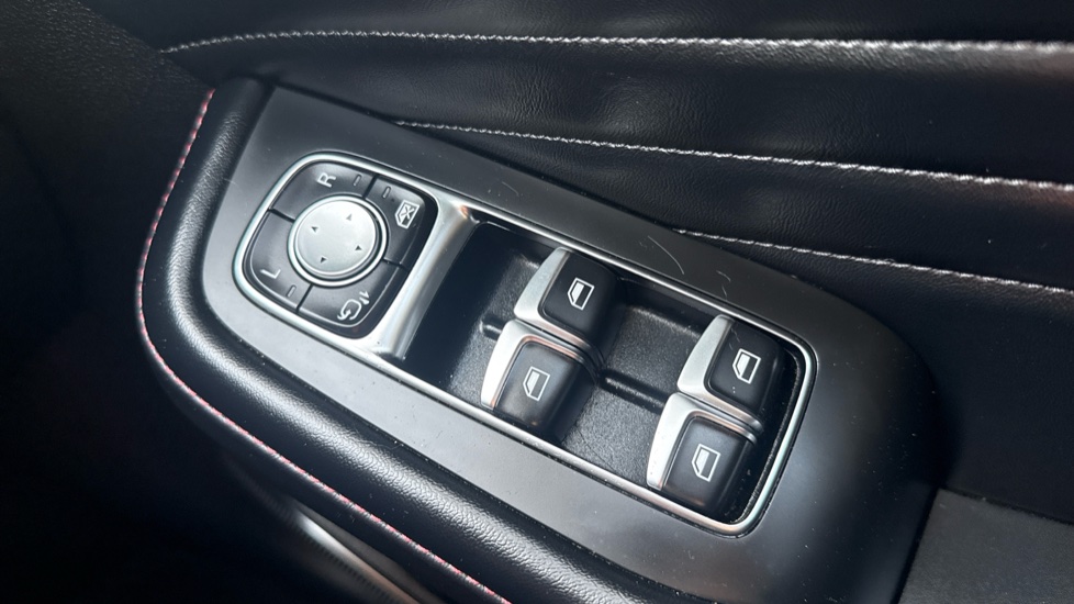 MG HS 1.5 T-GDI Exclusive 5dr DCT Petrol Hatchback - Image 24