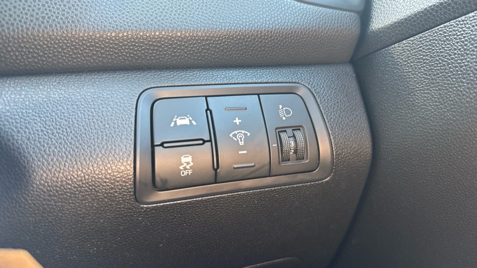 Hyundai i20 1.2 MPi Play 5dr Petrol Hatchback - Image 26