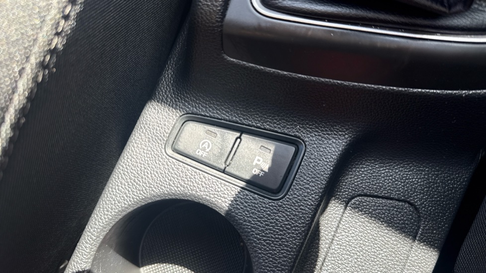 Hyundai i20 1.2 MPi Play 5dr Petrol Hatchback - Image 28