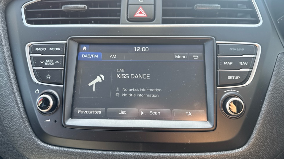 Hyundai i20 1.2 MPi Play 5dr Petrol Hatchback - Image 29
