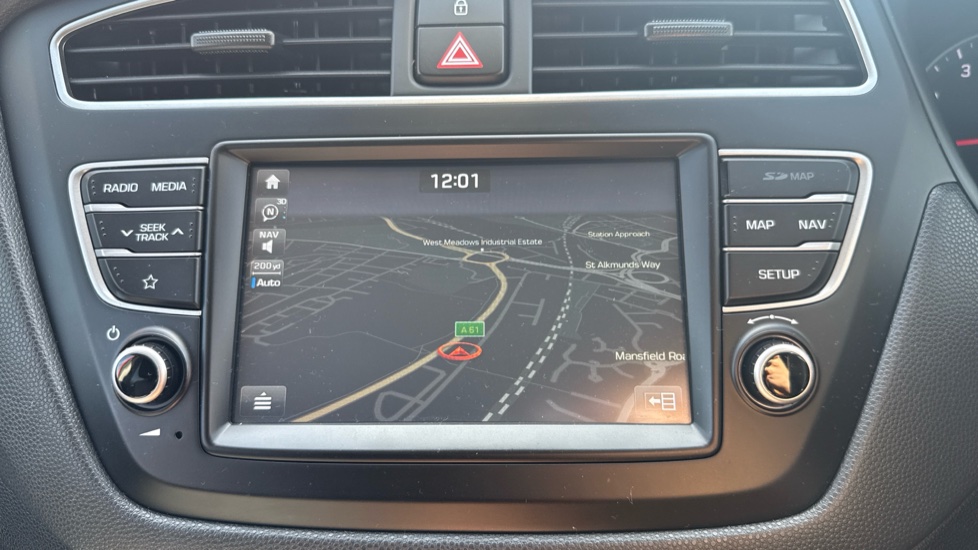 Hyundai i20 1.2 MPi Play 5dr Petrol Hatchback - Image 30