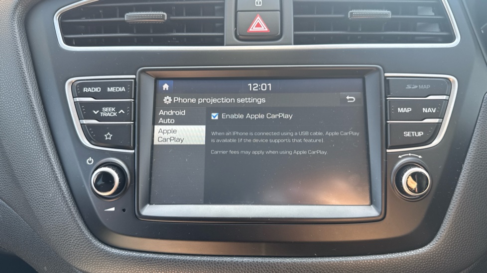 Hyundai i20 1.2 MPi Play 5dr Petrol Hatchback - Image 32