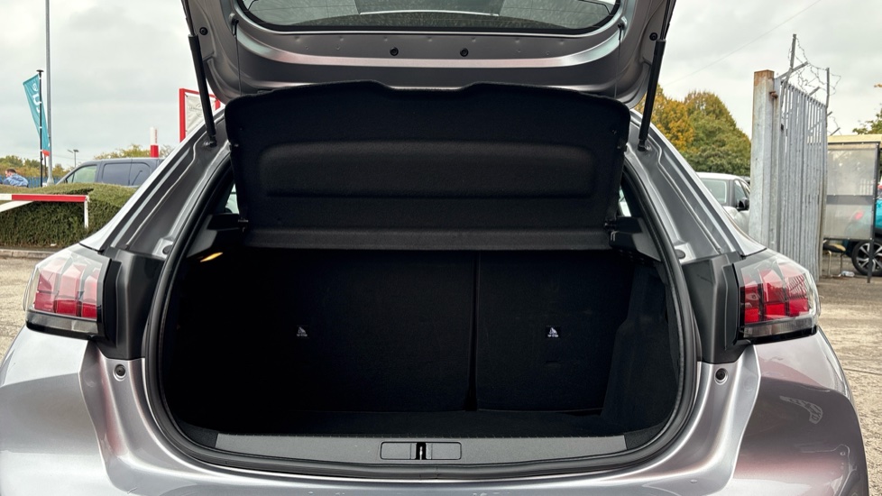 Peugeot 208 1.2 PureTech Active Premium 5dr Petrol Hatchback - Image 4