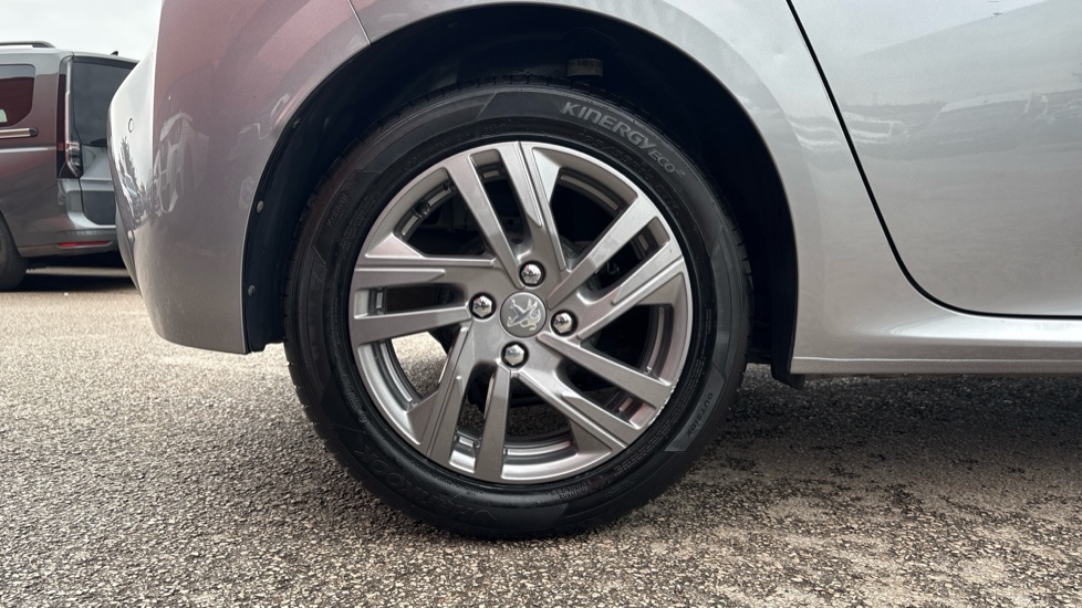 Peugeot 208 1.2 PureTech Active Premium 5dr Petrol Hatchback - Image 7