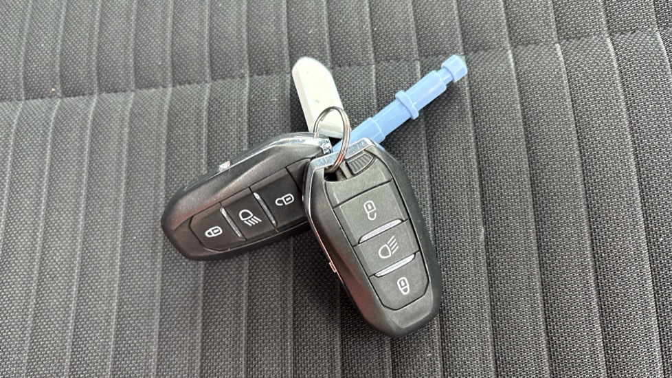Peugeot 208 1.2 PureTech Active Premium 5dr Petrol Hatchback - Image 20