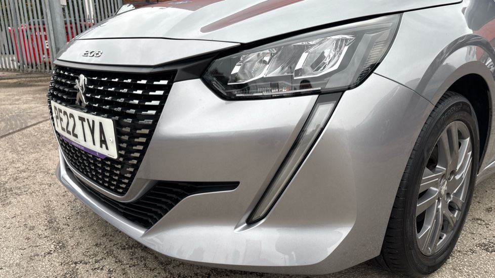Peugeot 208 1.2 PureTech Active Premium 5dr Petrol Hatchback - Image 32