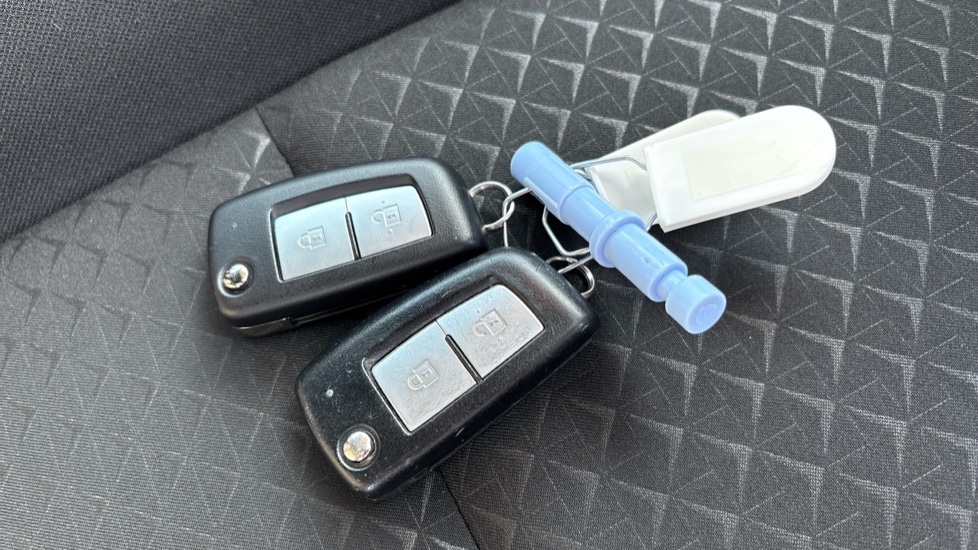 Nissan Juke 1.0 DiG-T Acenta 5dr Petrol Hatchback - Image 20