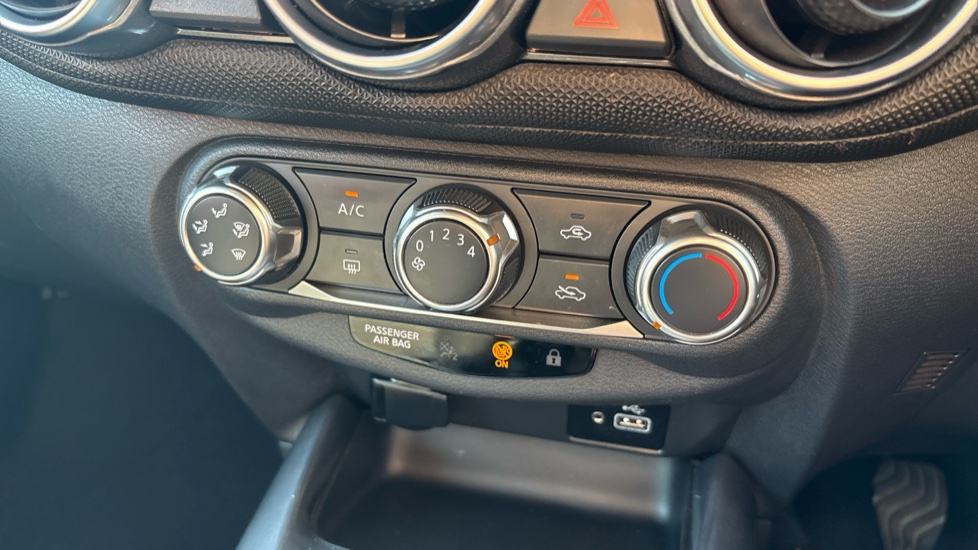 Nissan Juke 1.0 DiG-T Acenta 5dr Petrol Hatchback - Image 23