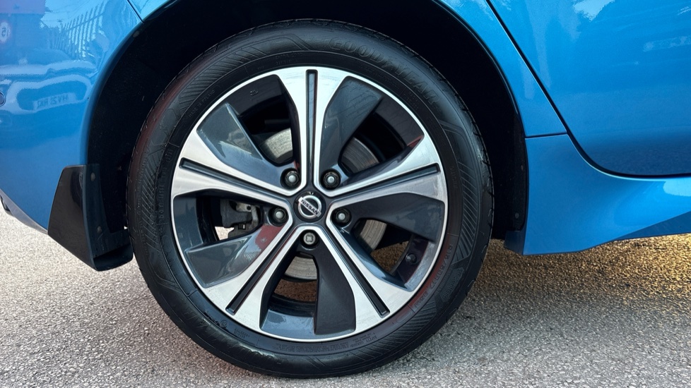 Nissan LEAF 160kW e+ 3.Zero 62kWh 5dr Auto Electric Hatchback - Image 7