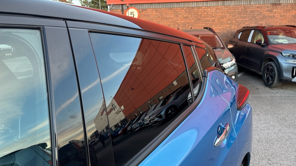 Nissan LEAF 160kW e+ 3.Zero 62kWh 5dr Auto Electric Hatchback - Image 29