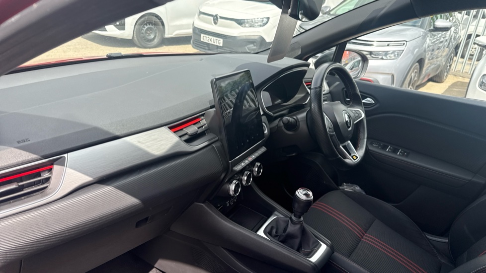 Renault Captur 1.3 Mild hybrid 140 R.S. Line 5dr Petrol Hatchback - Image 9