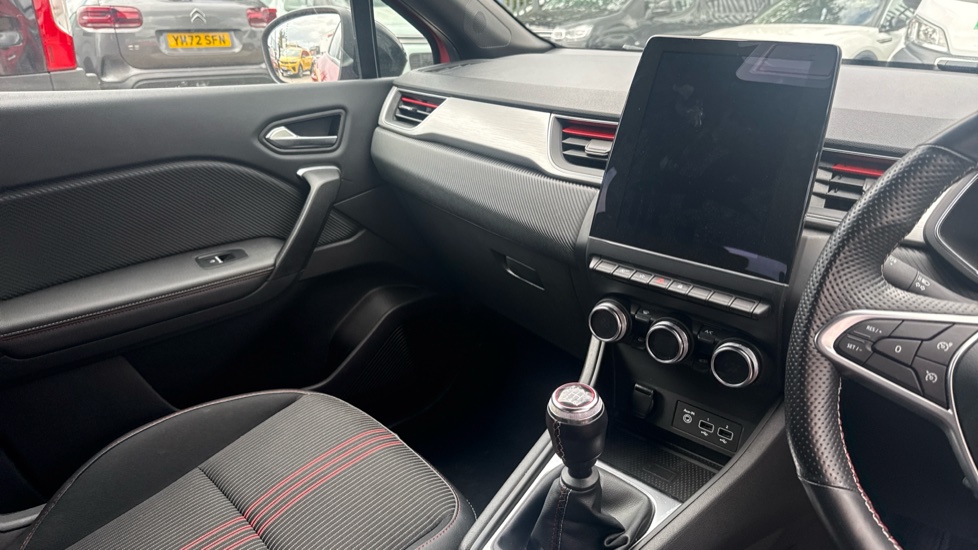 Renault Captur 1.3 Mild hybrid 140 R.S. Line 5dr Petrol Hatchback - Image 14