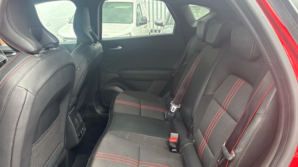 Renault Captur 1.3 Mild hybrid 140 R.S. Line 5dr Petrol Hatchback - Image 16