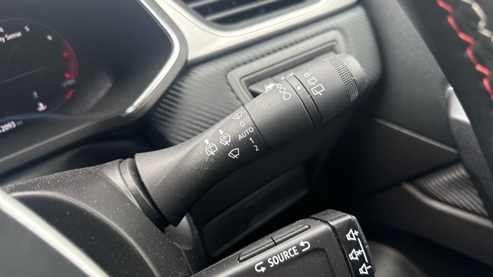 Renault Captur 1.3 Mild hybrid 140 R.S. Line 5dr Petrol Hatchback - Image 24