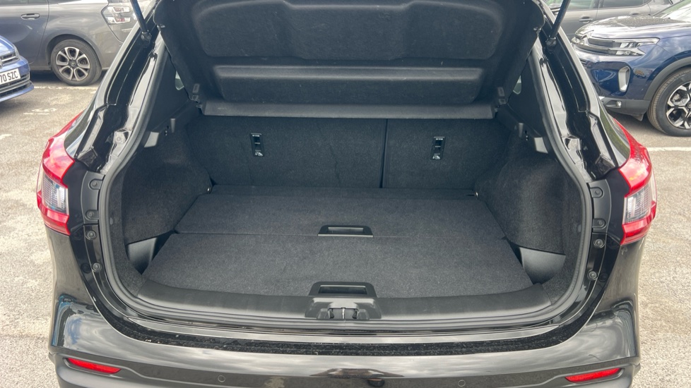 Nissan Qashqai 1.5 dCi 115 Tekna 5dr Diesel Hatchback - Image 4