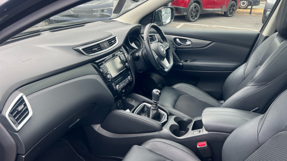 Nissan Qashqai 1.5 dCi 115 Tekna 5dr Diesel Hatchback - Image 9