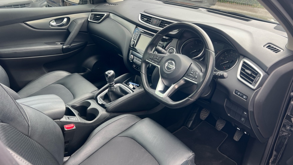 Nissan Qashqai 1.5 dCi 115 Tekna 5dr Diesel Hatchback - Image 11