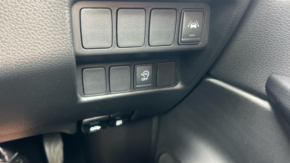 Nissan Qashqai 1.5 dCi 115 Tekna 5dr Diesel Hatchback - Image 30