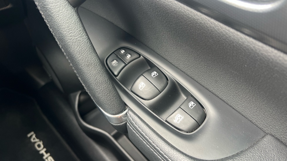 Nissan Qashqai 1.5 dCi 115 Tekna 5dr Diesel Hatchback - Image 35