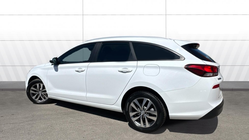 Hyundai i30 1.4T GDI SE Nav 5dr DCT Petrol Estate - Image 2