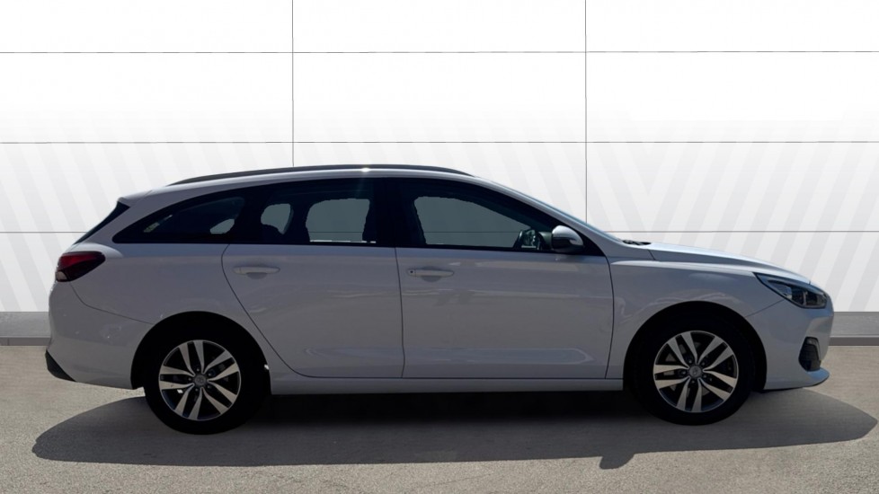 Hyundai i30 1.4T GDI SE Nav 5dr DCT Petrol Estate - Image 5