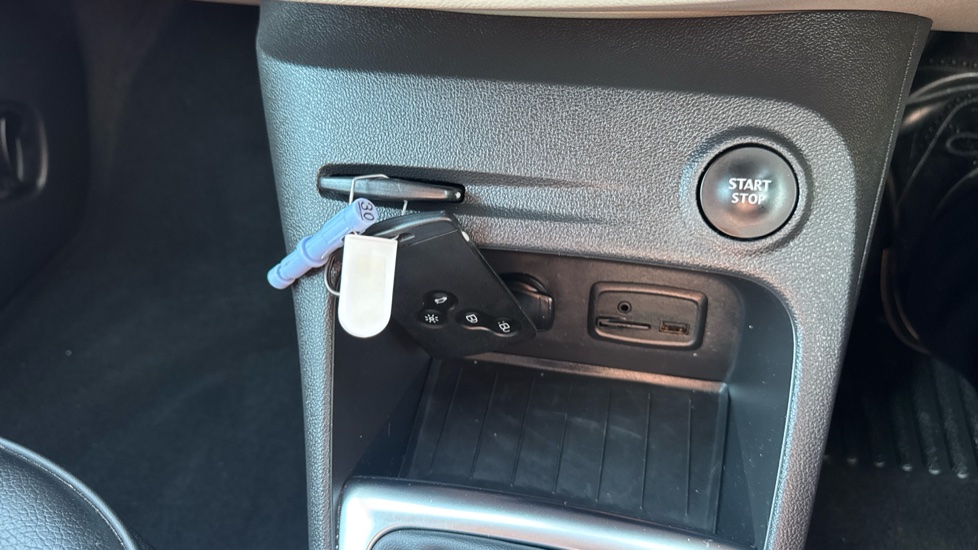 Renault Captur 0.9 TCE 90 GT Line 5dr Petrol Hatchback - Image 23
