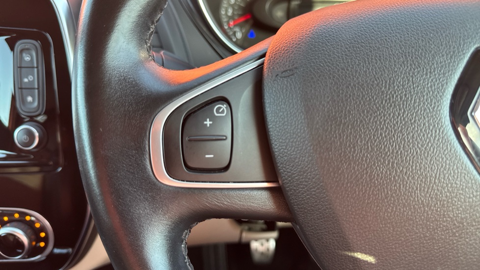 Renault Captur 0.9 TCE 90 GT Line 5dr Petrol Hatchback - Image 26