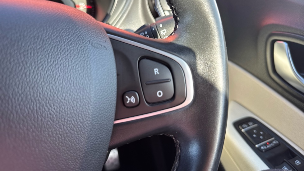 Renault Captur 0.9 TCE 90 GT Line 5dr Petrol Hatchback - Image 27