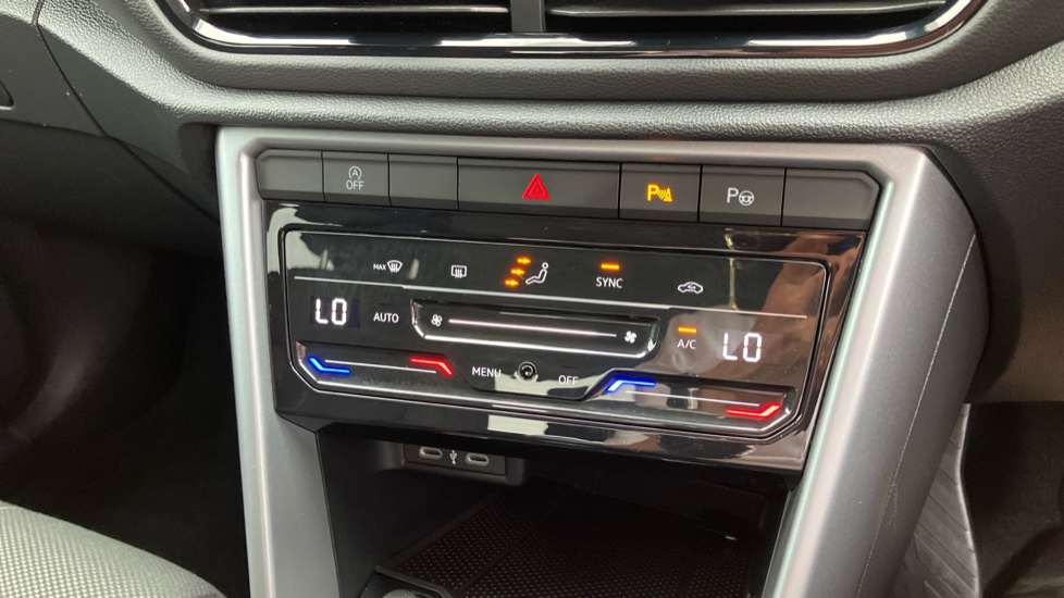 Volkswagen T-Roc 1.5 TSI Match 5dr Petrol Hatchback - Image 19