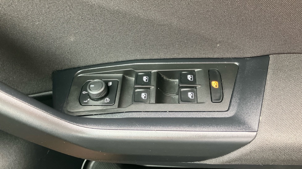 Volkswagen T-Roc 1.5 TSI Match 5dr Petrol Hatchback - Image 27