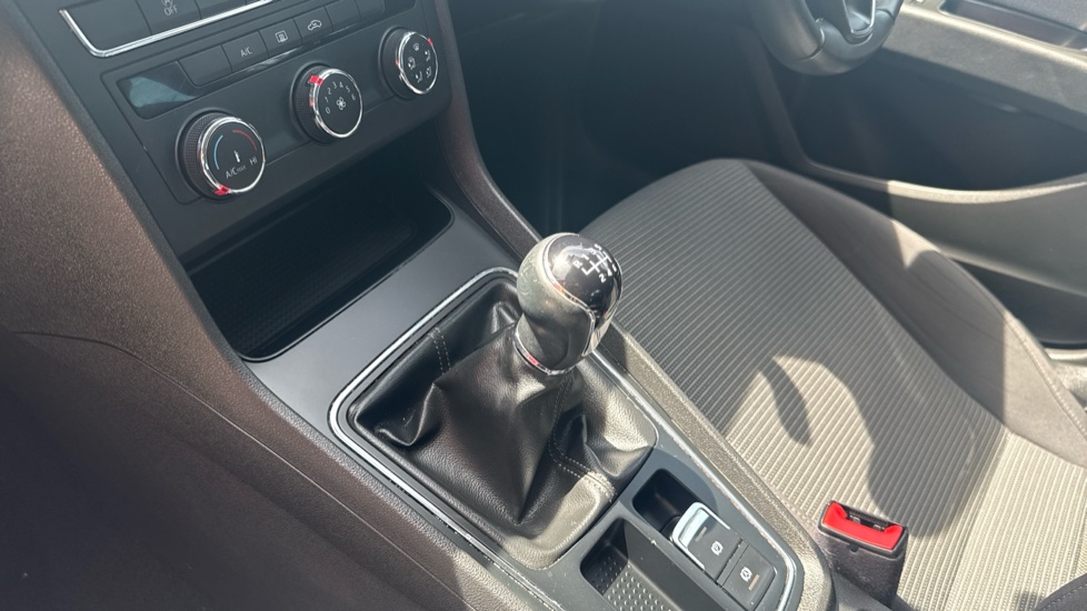 SEAT Leon 1.0 TSI SE Dynamic [EZ] 5dr Petrol Hatchback - Image 13
