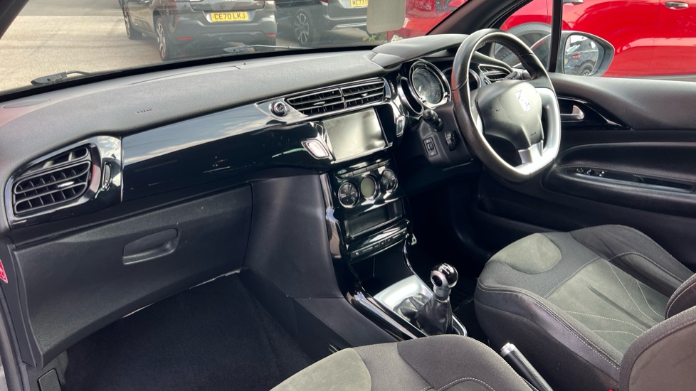 DS 3 1.2 PureTech Elegance 3dr Petrol Hatchback - Image 9