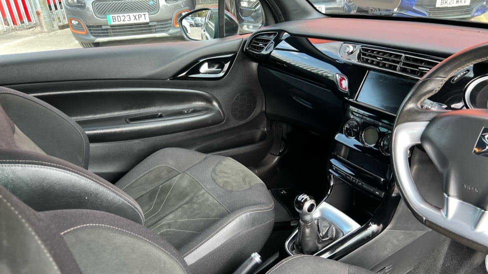 DS 3 1.2 PureTech Elegance 3dr Petrol Hatchback - Image 14