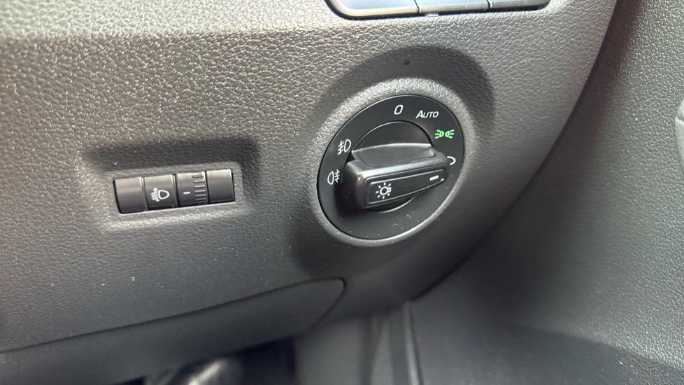 Skoda Fabia 1.0 TSI Colour Edition 5dr Petrol Hatchback - Image 27