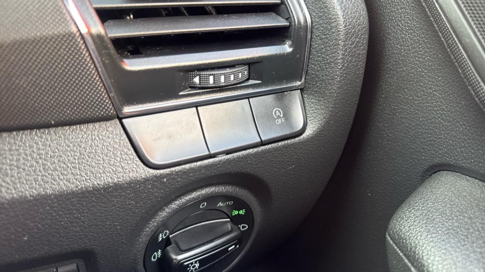 Skoda Fabia 1.0 TSI Colour Edition 5dr Petrol Hatchback - Image 28