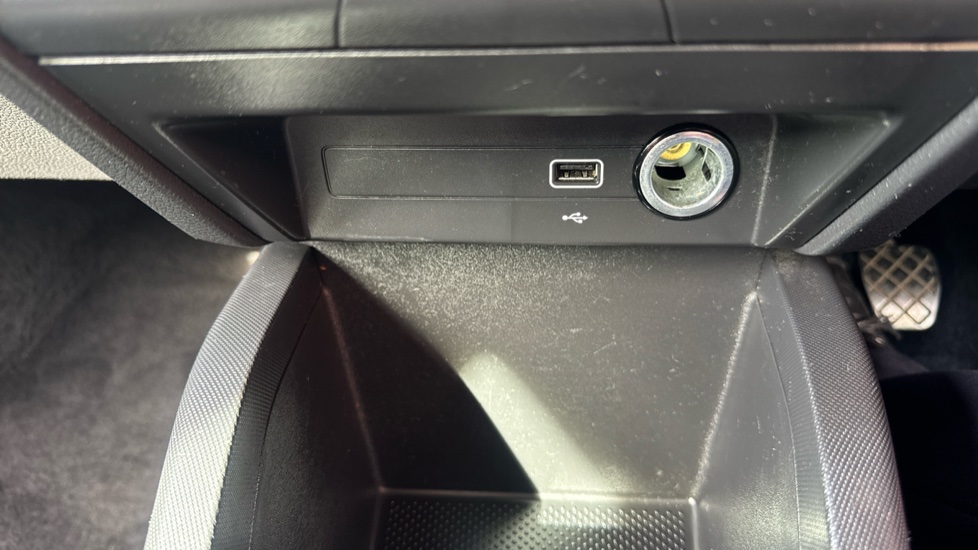 Skoda Fabia 1.0 TSI Colour Edition 5dr Petrol Hatchback - Image 32