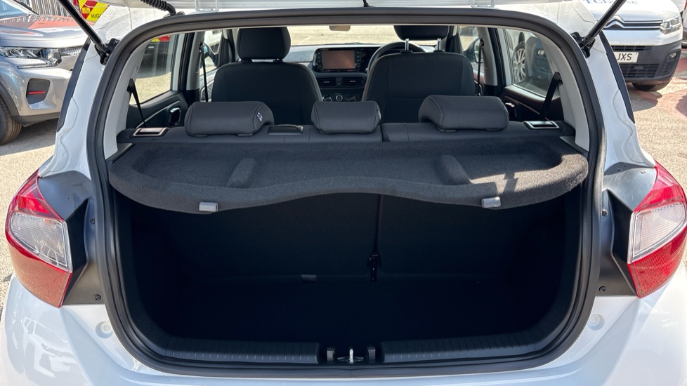 Hyundai i10 1.2 Advance 5dr Petrol Hatchback - Image 4