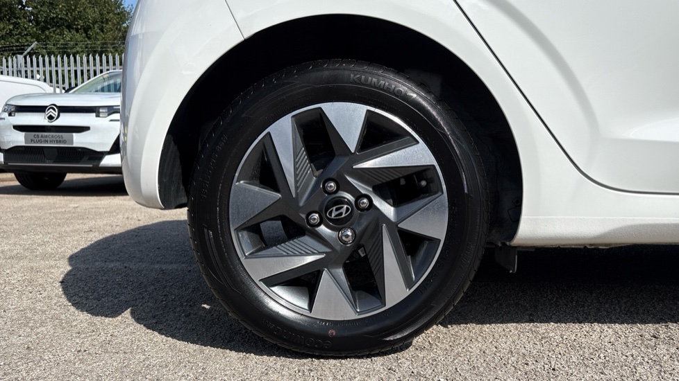 Hyundai i10 1.2 Advance 5dr Petrol Hatchback - Image 7