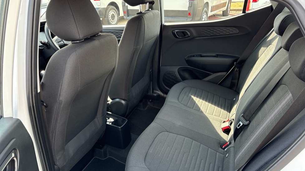 Hyundai i10 1.2 Advance 5dr Petrol Hatchback - Image 16