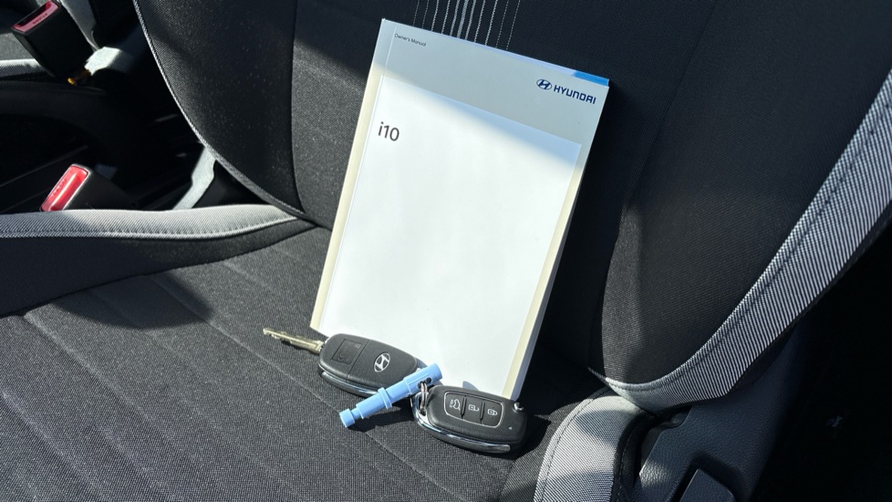 Hyundai i10 1.2 Advance 5dr Petrol Hatchback - Image 19