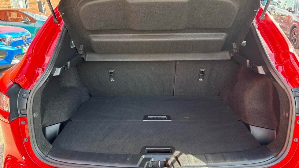 Nissan Qashqai 1.5 dCi N-Connecta 5dr Diesel Hatchback - Image 4