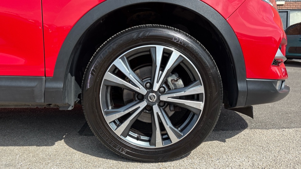 Nissan Qashqai 1.5 dCi N-Connecta 5dr Diesel Hatchback - Image 7