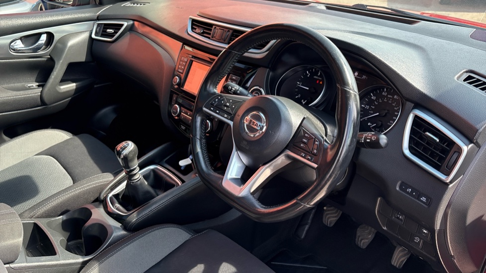 Nissan Qashqai 1.5 dCi N-Connecta 5dr Diesel Hatchback - Image 11