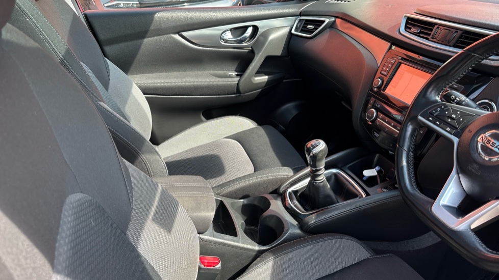 Nissan Qashqai 1.5 dCi N-Connecta 5dr Diesel Hatchback - Image 14